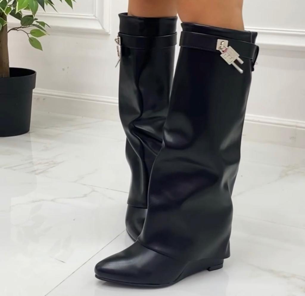 GAIA – Stivale Donna con Fibbia a Lucchetto